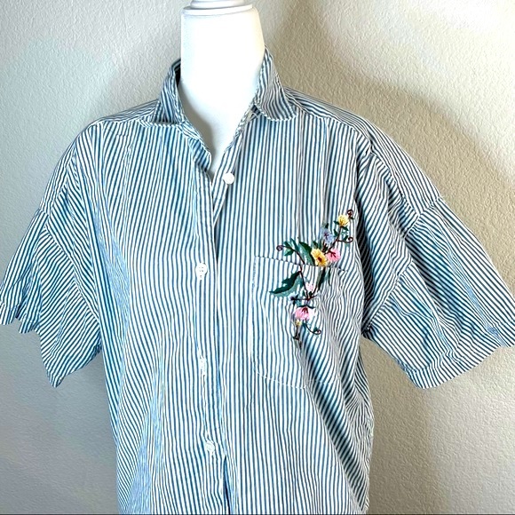 Vintage Button front Striped top with shoulder pads and embroidery detail flower - Picture 6 of 11